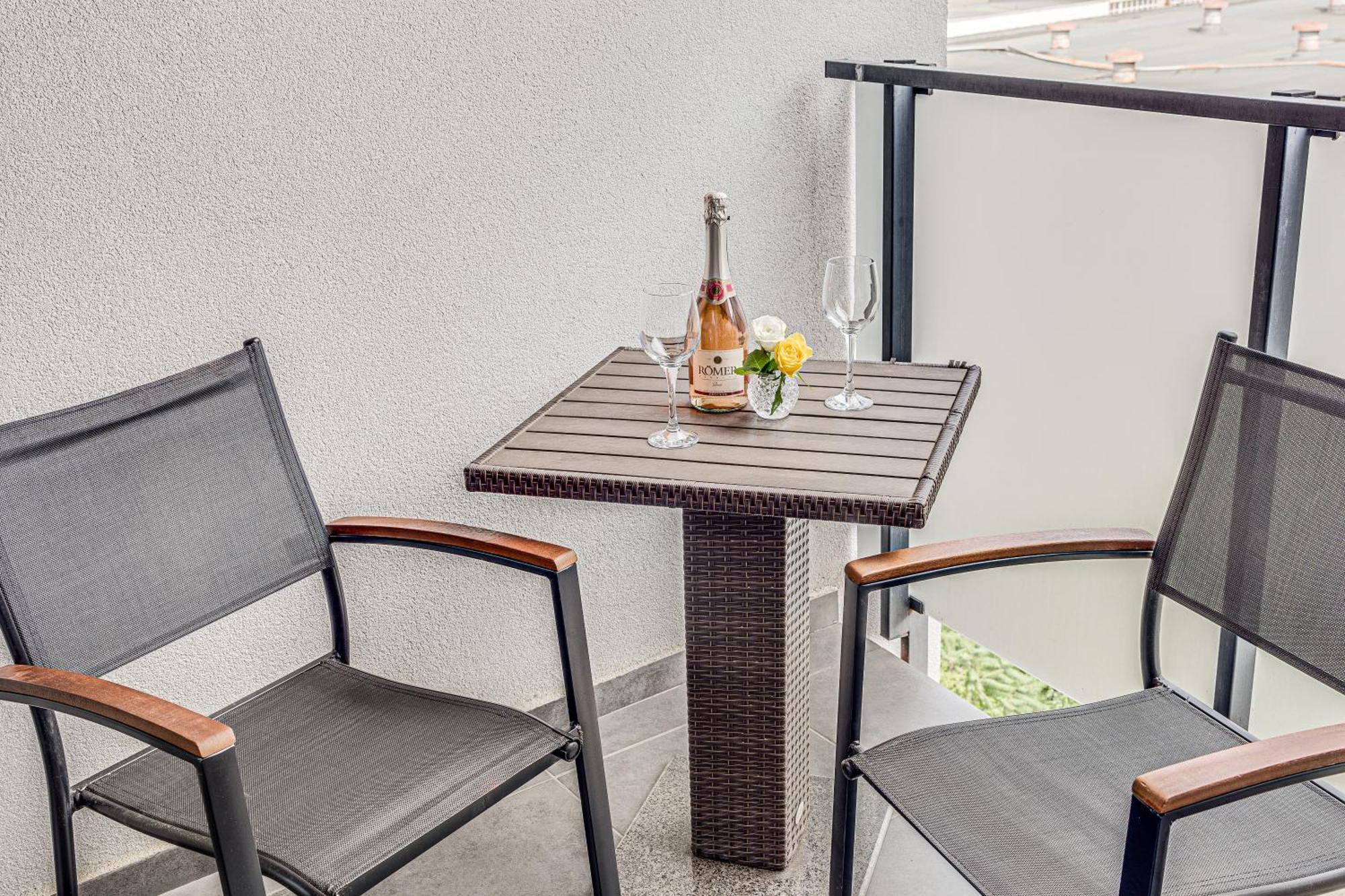 Ari - Ared Luxurious Apartments With Balcony & Free Parking 阿拉德 外观 照片